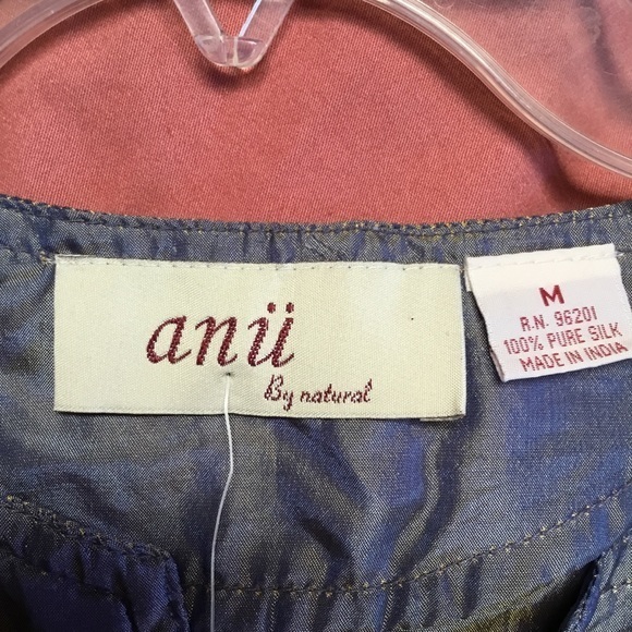 Iridescent silk top with beautiful patchwork trim - Picture 4 of 6